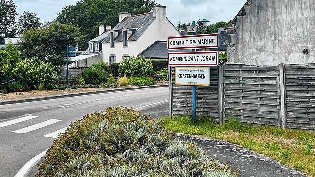 Die Gemeinde Grafenhausen ist seit 1973 mit der französischen Gemeinde Combrit in der Bretagne verschwistert.