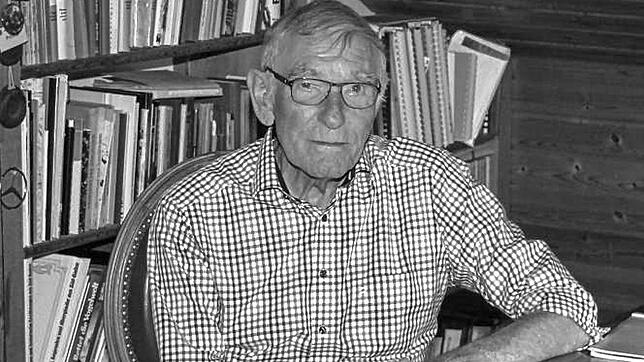 Der am 8. Oktober verstorbene, ehemalige Schulrektor der Weiherdammschule, Bernhard Prillwitz, hinterlässt auch als Autor einiger ...
