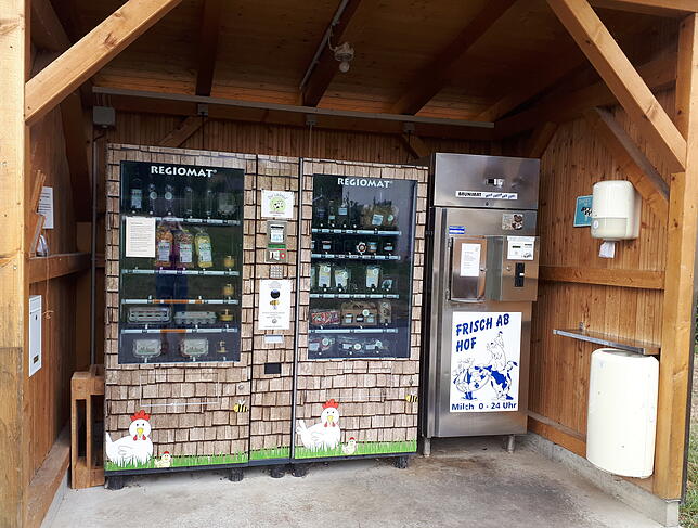 Praktisch: Der Milch- und Bauernladenautomat bietet den Bürgern rund um die Uhr Versorgung mit frischen Landprodukten.