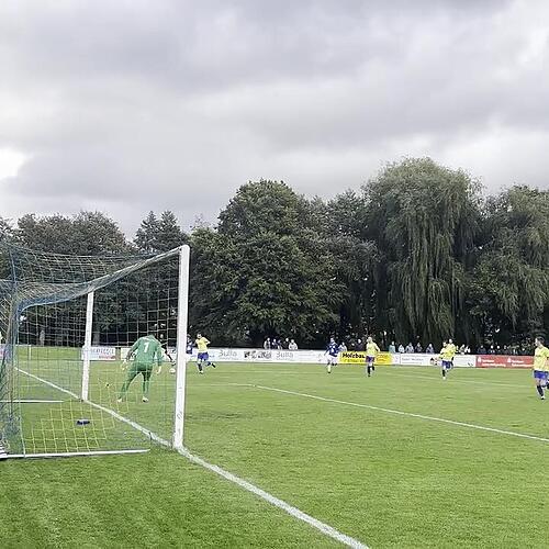 3. Willibald pariert in der 38. Minute stark