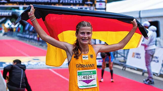 Julia Ehrle aus Villingen im Ziel bei der  Berglauf-WM.