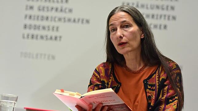 Las berührende und witzige Geschichten vom Leben mit dementen Menschen: Annette Röser im Medienhaus.