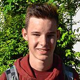 Julian Pfleghaar, 14 Jahre: &bdquo;Im Präsenzunterricht gibt es wieder etwas weniger Aufgaben als beim Homeschooling. Schlecht war ...