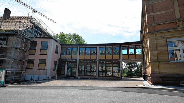Ein Bild der Grundschule Stockach, wo Bauarbeiten laufen, aus dem August 2020. Hier war am Samstag eine mobile Corona-Teststation für ...