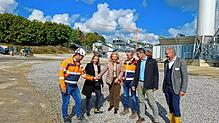 Sie freuen sich über die Recycling-Anlage in Welschingen (von links): Storz-Geschäftsführer Christian Rebmann, die ...