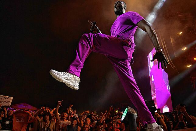 Der Brite Stormzy ist in seiner Heimat ein Superstar und genießt die Show in Frauenfeld sichtlich.