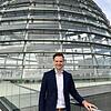 Marcel Klinge an seinem neuen Arbeitsplatz, dem Bundestag. Bild: Privat