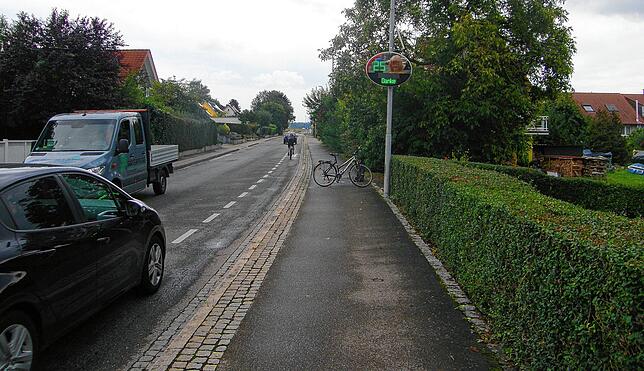 Auf der Konstanzer Straße in Allensbach fahren viele Autos zu schnell, klagen Anwohner &ndash; hier gerade nicht, wie das Display zeigt. ...