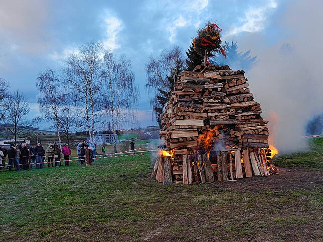 Nach zwei Jahren Corona-Pause soll es wieder Osterfeuer geben -unter anderen in Bietingen