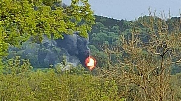 Bild : B30 bei Biberach: Gefahrgutlastwagen geht in Flammen auf – mit Video
