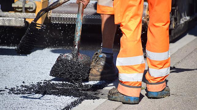 Moderner Asphalt, der zugleich Lärm reduziert als auch die Luft reinigt, könnte bei anstehenden Belagsarbeiten in Steißlingen ...