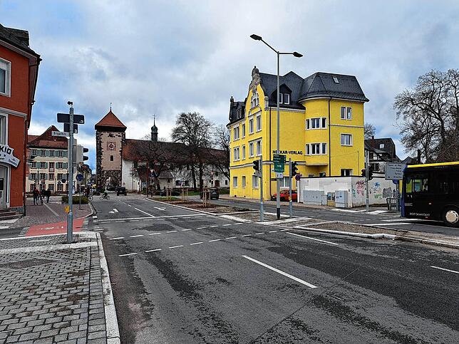 Die neue Radweg-Querung in der Bickenstraße in die Brigachstraße (links) ist mit einer weiteren Ampelanlage ausgestattet: Die dritte ...