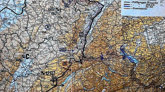 Deutsche Originalkarten zum Operationsentwurf „Tannenbaum“ vom 2. August 1940. Der blaue Pfeil links zeigt den geplanten Überfall beim ...