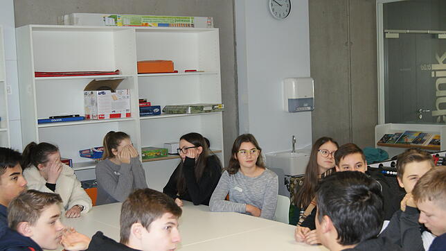 30 Schüler der Klasse 9 c der Realschule am Salinensee werden beim Projekttag für das Thema Rechtsextremismus, Prävention und ...