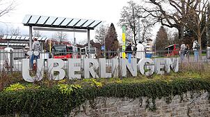 Vor über zwei Jahren hat ein heute 22-Jähriger am Bahnhof in Überlingen mit Drogen gehandelt. Dieses Archivbild entstand im Frühjahr ...