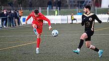 Es geht wieder los für den 1. FC Rielasingen-Arlen (hier Christoph Matt beim Schuss). Im ersten Spiel nach der Winterpause sind die ...