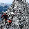 Dieses Bild zeigt Mitglieder des Deutschen Alpenvereins in Pfullendorf auf dem Watzmann. Eine Bergbesteigung des Großen und Kleinen ...