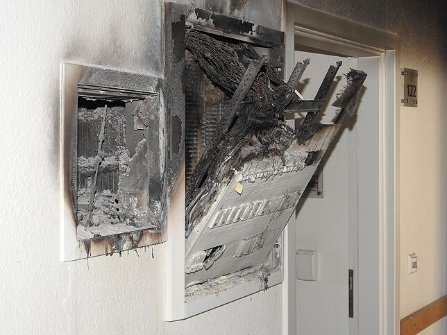 Bild 2: Rückschlag statt goldener Rückkehr: Brand durchkreuzt Pläne von "Knopf"-Chef Christian Herzog. Schaden immens, Betrieb soll dennoch schnellstens weitergehen