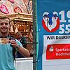 Mit 50 Euro in der Hand geht es am Eingang der Waldshuter Chilbi für SÜDKURIER-Praktikant Jannic Hofmuth los.