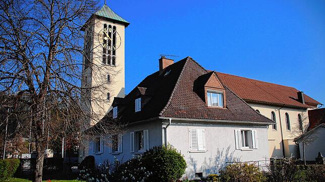 Das alte Pfarrhaus in Wutöschingen ist denkmalgeschützt und bildet mit der Kirche eine zusammengehörende Einheit, die auch für das ...