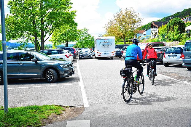 Bild 2: Mit der Sonne kommen die Gäste: Viele Tagestouristen strömen am Pfingstwochenende nach Sipplingen
