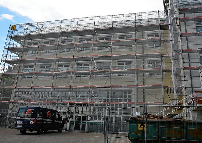 Schon fertig: die Fassade des 1960er-Jahrebaus.