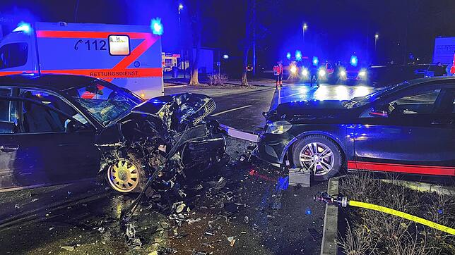 Wie es genau zu dem schweren Unfall auf dem Rottweiler Parkplatz kam, wird nun ermittelt. Die Polizei prüft, ob sich die Fahrer ein ...