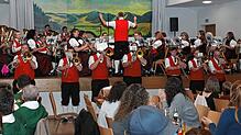 Von sieben Posaunisten flankiert spielte sich die Trachtenkapelle in die Herzen des Publikums. Foto: Cornelia Liebwein