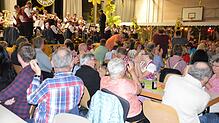 Ausgelassen feierten die Gäste beim Weinlaubenfest des Musikvereins Heinstetten am vergangenen Wochenende.