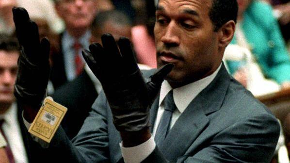 ARCHIV - O.J. Simpson im Prozess 1994.