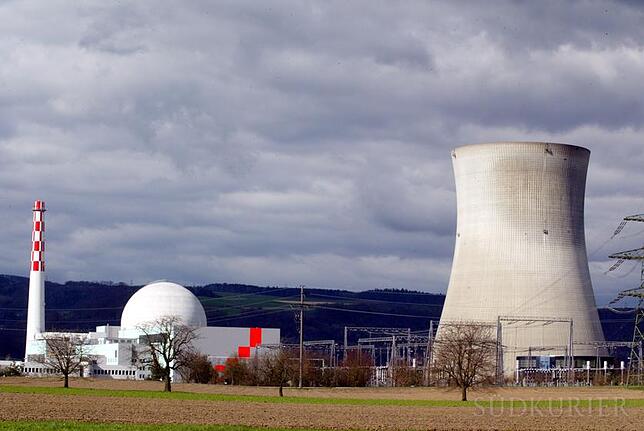 Die Aufnahme zeigt das grenznahe Schweizer Atomkraftwerk Leibstadt am Hochrhein (Bild vom 30.03.2005). Seit Jahrzehnten bündelt das ...