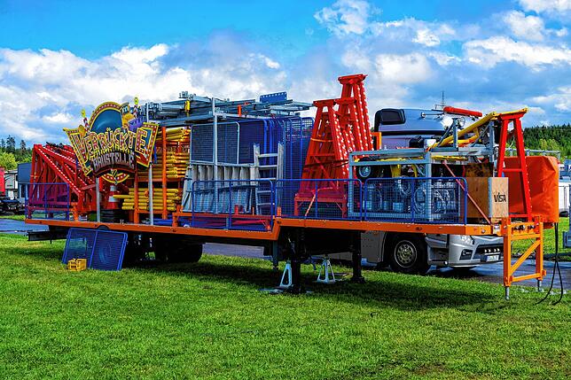 Am Freitag geht es los, noch läuft der Aufbau in Schwenningen für das große Volksfest.