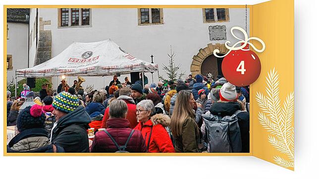 2022 war die Schlossweihnacht in Blumenfeld gut besucht. In diesem Jahr wird es wieder weihnachtliche Atmosphäre mit musikalisch ...
