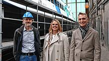 Von links: Jens Deppe, General Manager von Clean Ocean Coatings, und die beiden Geschäftsführer der Katamaran-Reederei, Magdalena Linnig ...