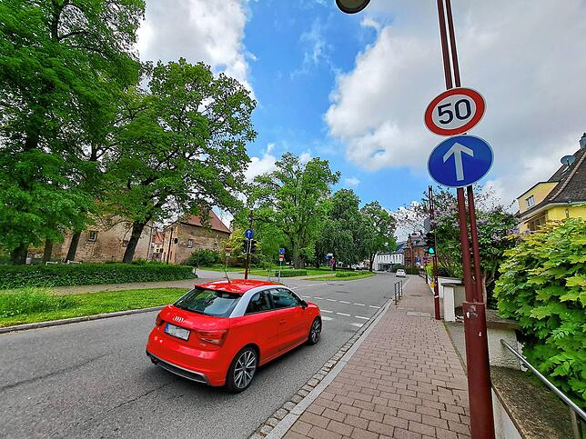 Bei der Einfahrt der Hafnergasse (links) gilt auf dem Benediktinerring schon wieder Tempo 50.