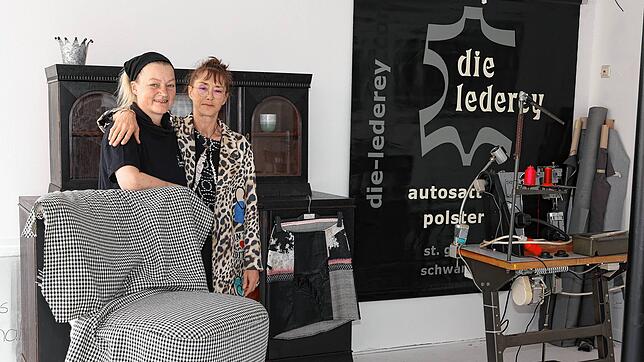 Sechs Wochen lang lassen Christiane Oldach (links) und Sandra Tröltzsch in ihrem Pop-Up-Store in der Schaffneigasse die Kunden bei ihrer ...