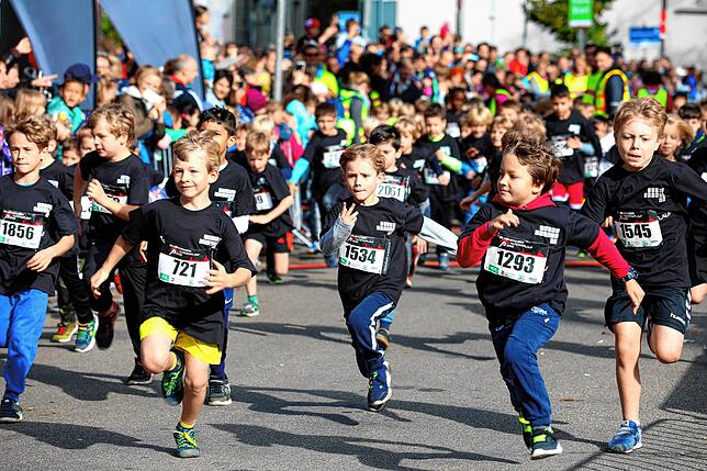 4200 Läufer gingen bei besten Bedingungen im Herbst 2019 an den Start. Auch der Nachwuchs zeigte sich hochmotiviert. (Archivbild)