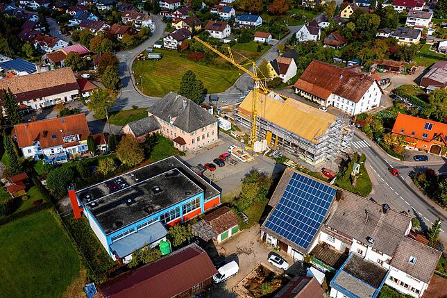 Nächstes Jahr wird das Dorfhaus in Überauchen fertig. Dann folgen der Abriss der Mehrzweckhalle samt Bau der Bondelbach-Kita an und die ...