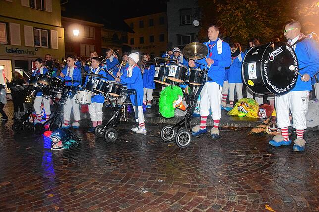 Die Holzspuele Waggis in Aktion.