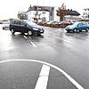 Die Ausfahrt vom Parkplatz des Edeka-Centers, hier rechts im Bild, auf vierspurige Vockenhauser Straße ist nicht ungefährlich. Auf der ...