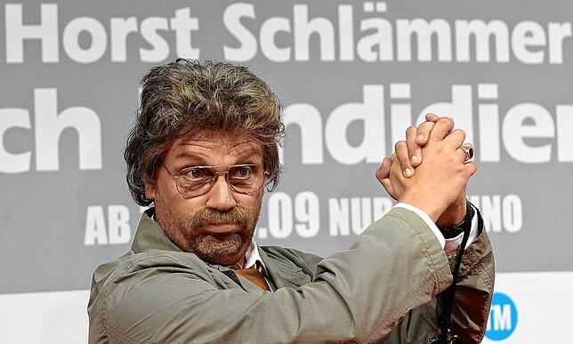 Hape Kerkeling alias Horst Schlämmer kommt zur Premiere seines Films. Bild: doa