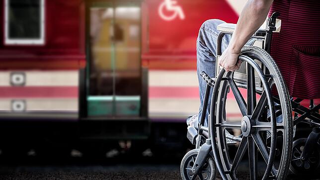 Für Personen mit GdB 70 und höher ergeben sich unterschiedliche Vorteile, je nachdem, ob sie im Nah- oder Fernverkehr unterwegs sind.