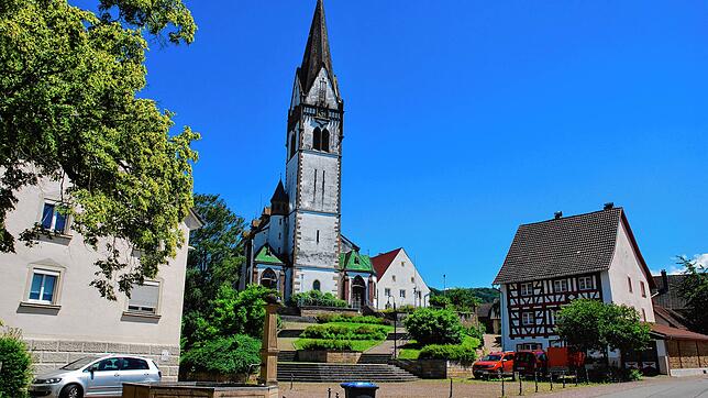 Rund um den Kirchplatz in Klettgau-Grießen befinden sich zahlreiche historisch wertvolle Gebäude.