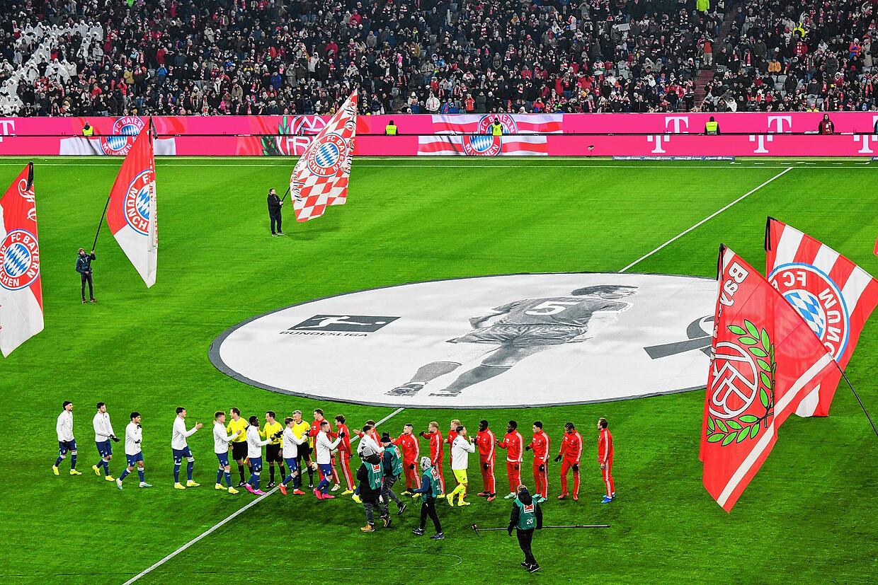 Bayern - Hoffenheim: So gedenkt München Franz Beckenbauer | SÜDKURIER