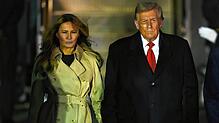 London: US-Präsident Donald Trump und First Lady Melania Trump verlassen die Air Force One bei ihrer Ankunft am Flughafen Stansted.
