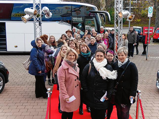 Mit rotem Teppich: Über den roten Teppich ins Gloria-Theater in Bad Säckingen schritten die SÜDKURIER-Leser aus dem gesamten ...