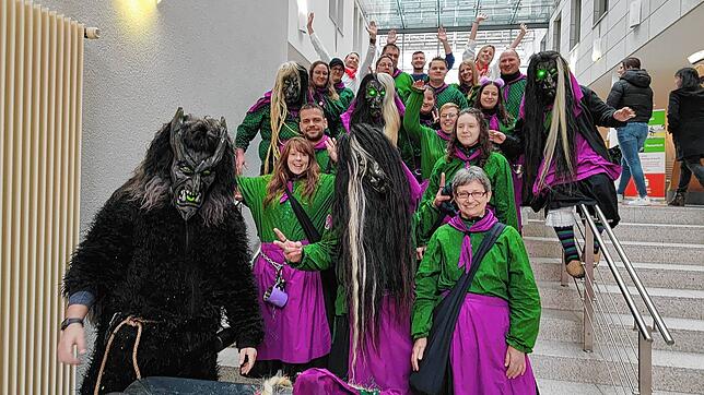 Die Berghexen Waldshut, hier am Schmutzigen Dunschdig 2024, bestehen seit zehn Jahren. Heute lädt der Verein zum Nachtumzug in die ...