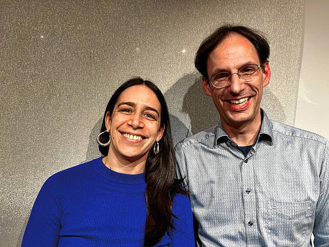 Die wissenschaftlichen Projektmitarbeiter Lisa Schenk und Florian Kemmelmeier freuen sich auf die Zusammenarbeit mit vielen ...