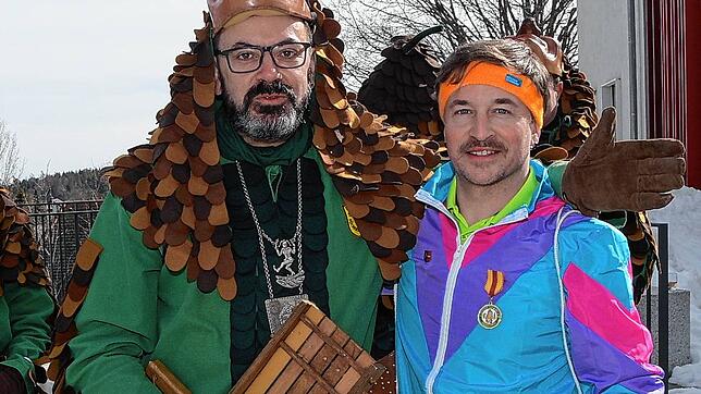 Zunftmeister Martin Hagenbucher und Bürgermeister Sebstian Stiegeler nach der Schlüsselübergabe. Foto: STefan Pichler