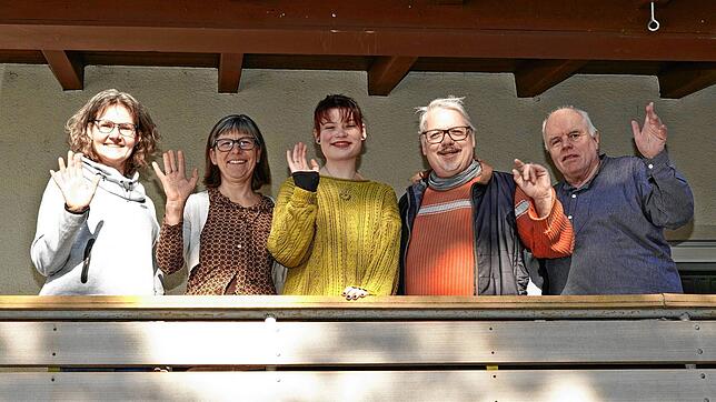 Sie werden die ersten Bewohner der christlichen Wohngemeinschaft der Markusgemeinde in der Südstadt sein (von links): Sabine Wagner, ...